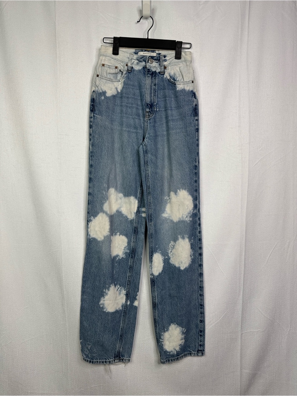 596. PacSun 90’s Boyfriend Denim Jeans in Light Blue with White Bleach Spots S23
